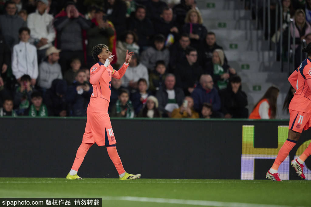 关于巴塞罗那西甲击败皇家社会费兰托雷斯抽射破门的信息